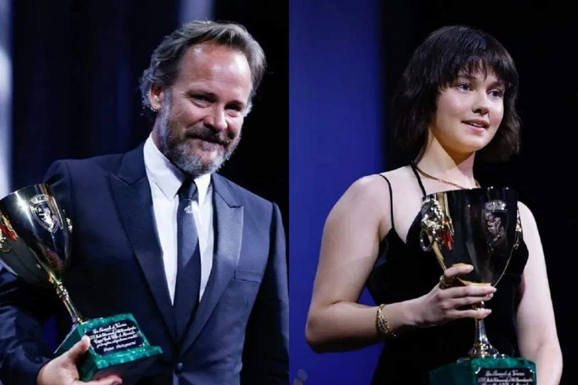 美国演员Peter Sarsgaard和Cailee Spaeny分别获颁最佳男女演员。（互联网）