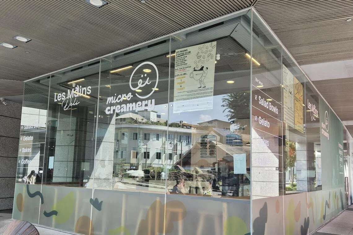 附近上班族是Les Mains Deli食物和饮料的支持者。（陈爱薇摄）