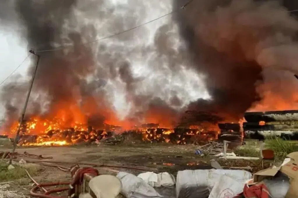 柔佛巴西古当垃圾场大火狂烧一夜 暂无伤亡