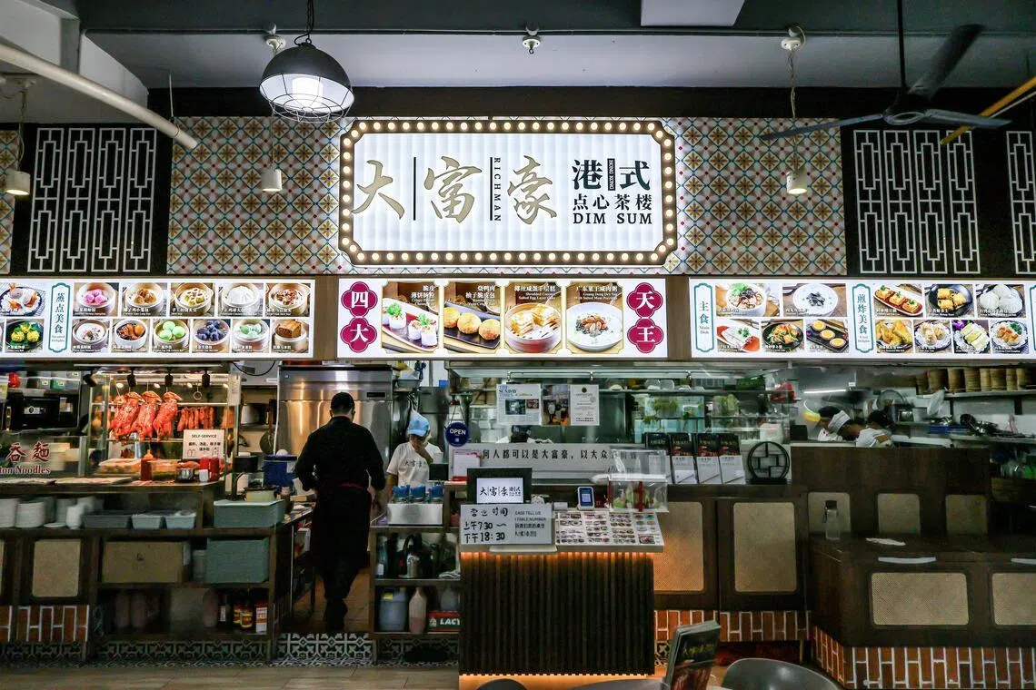 乌美工业区的“大富豪港式点心”，一周营业七天。（龙国雄摄）