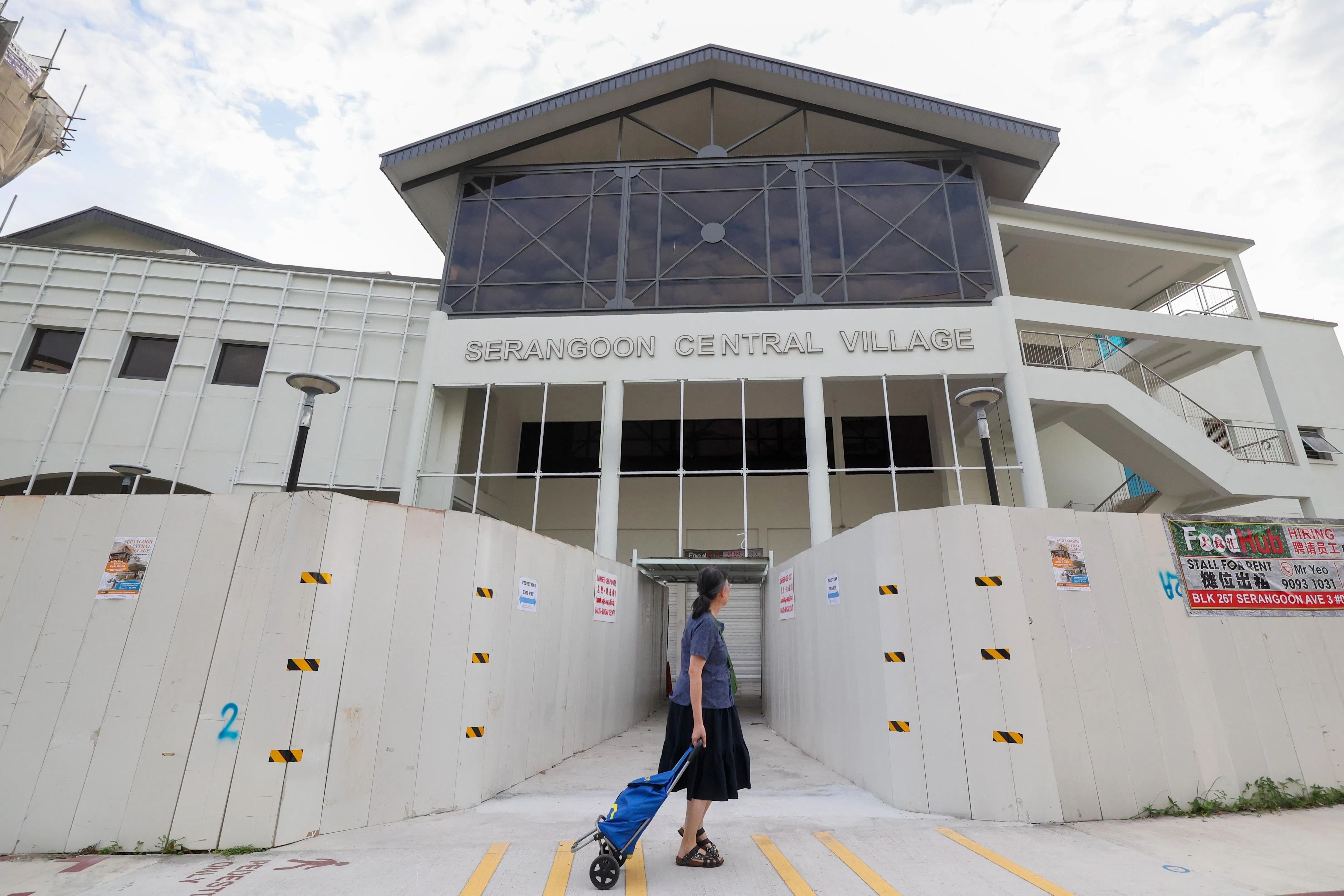 在翻新阶段的Serangoon Central Village，除了已试营运的湿巴刹和快餐店麦当劳，未来会增设餐饮店和社区学习空间。（陈斌勤摄）