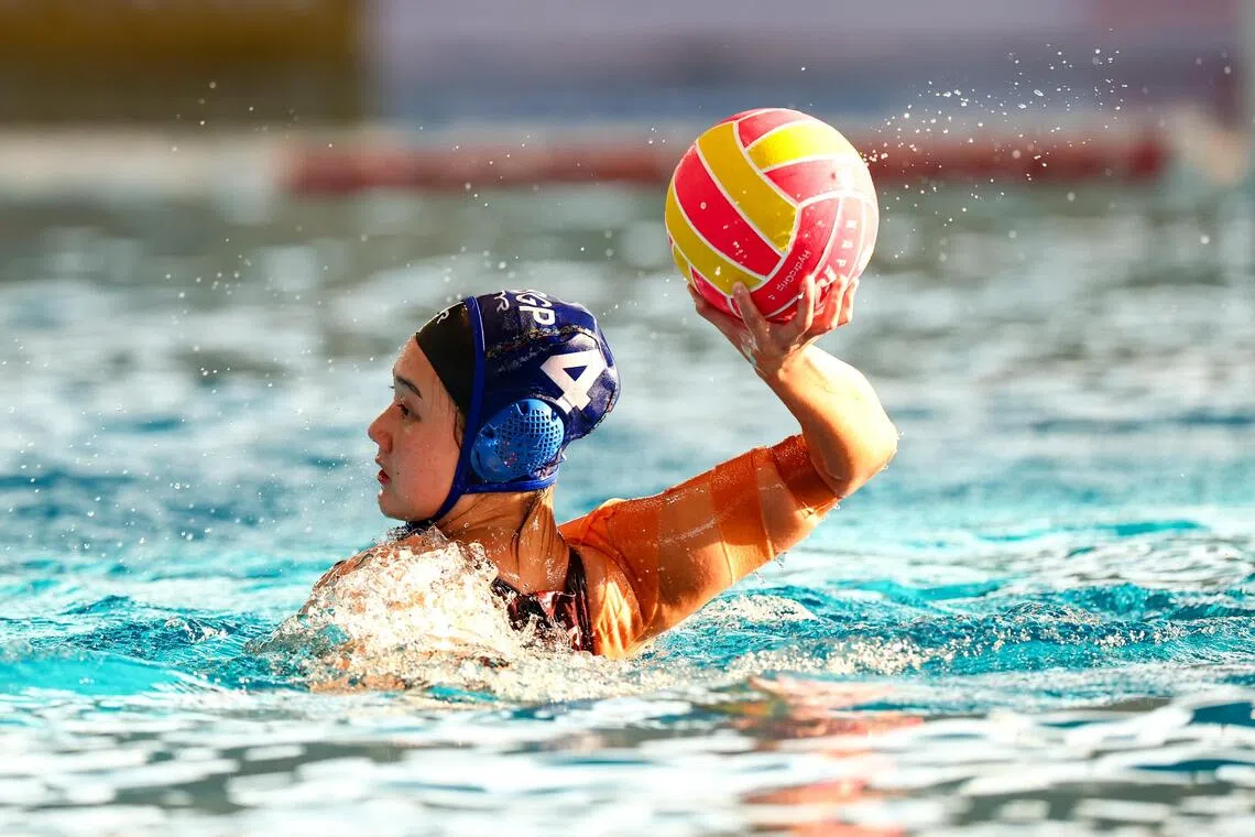 年仅19岁的我国选手叶璟萱在比赛中攻入全场最高的六球。（新加坡体育理事会提供）