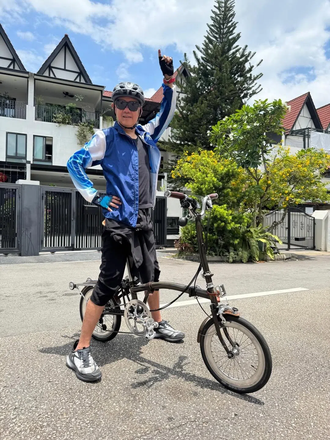 李偲菘最近开始骑行，训练腿力。（取自李偲菘IG）