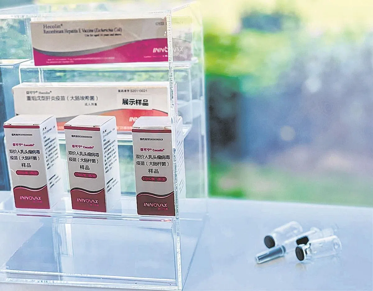 全球第一支戊型肝炎疫苗和中国第一支二价宫颈癌疫苗， 都诞生于厦门海沧的生物医药港。（陈婧摄）