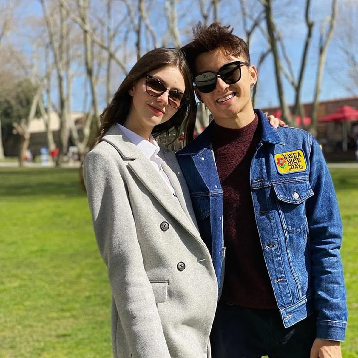 吴劲威与女友。（受访者提供）