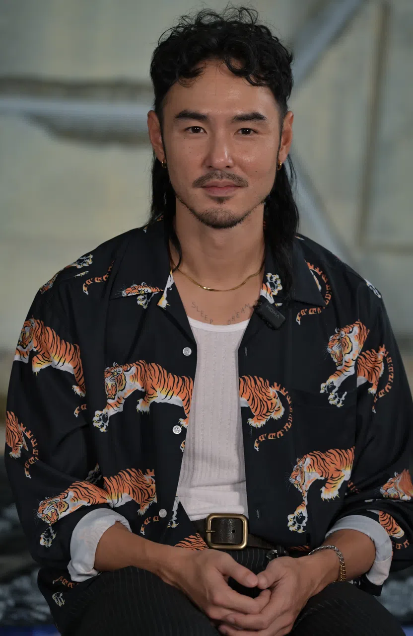 阮经天在片中扮演重情重义的“一狗”，造型颇有几分玩世不恭的气质。（沉默协作社有限公司提供）