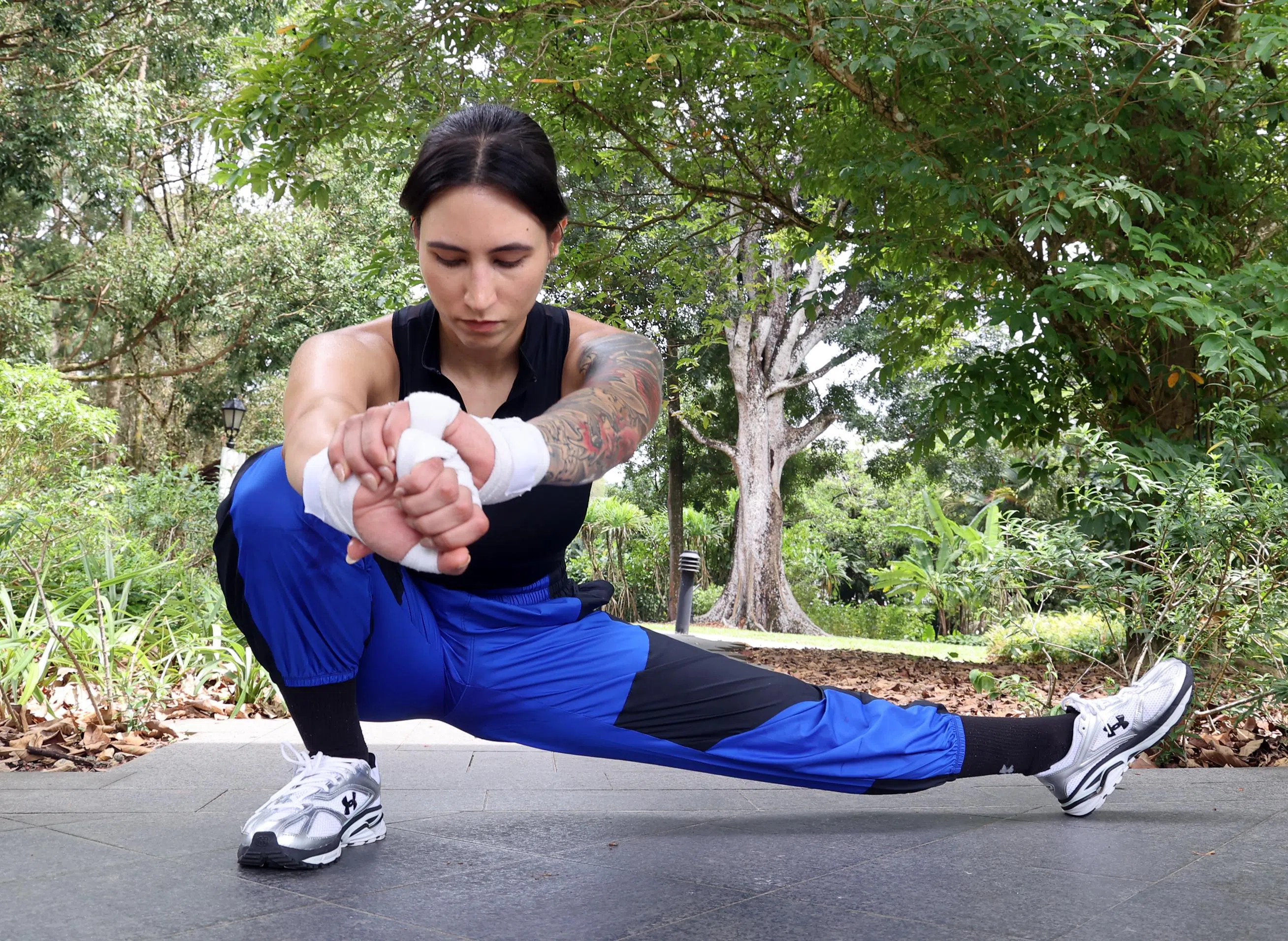 休息时，柯尔斯蒂会以低强度训练恢复体能。（萧紫薇摄）