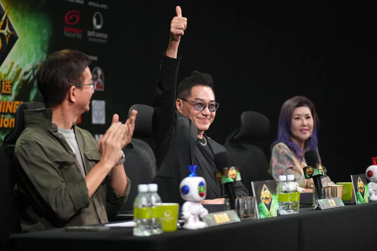 《中年好声音4》新加坡海选评审为歌手关雪儿（右起）、文章，以及海蝶音乐联合创始人兼总经理吴剑峰。（谢智扬摄）