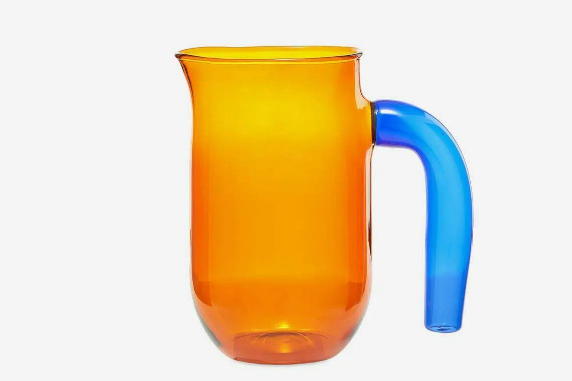 这款玻璃壶，壶口边沿不规则的设计让它更添楚楚动人感。（Hay提供）