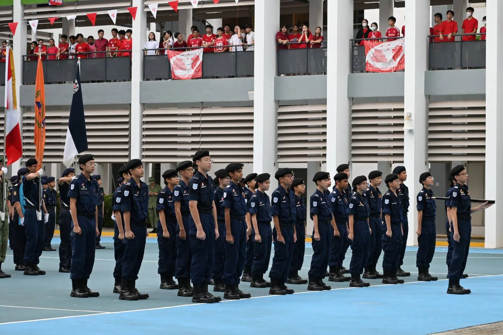 全国学生警察团成员整齐列队，以昂扬姿态参与国庆步操。（培华中学老师 Jovitta Christopher Pereira摄）