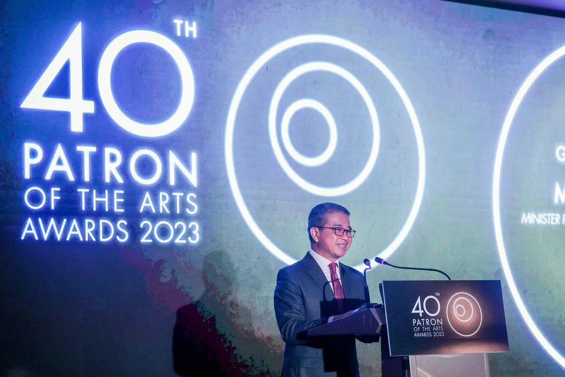 文化、社区及青年部长兼律政部第二部长唐振辉在2023年艺术赞助奖颁奖礼上说，我们将培育一种为艺术奉献和欣赏艺术的文化，让更多人受到启发，并能够以各种方式为艺术做出贡献。（陈斌勤摄）