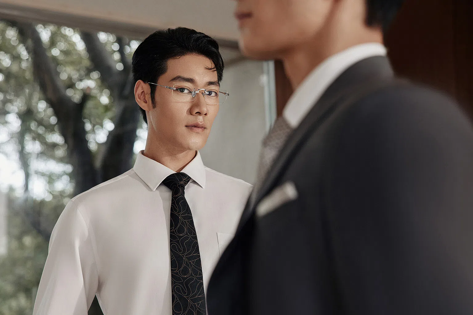 不用太多话，一身得体的穿搭就是最好的名片。（图/金利来提供）