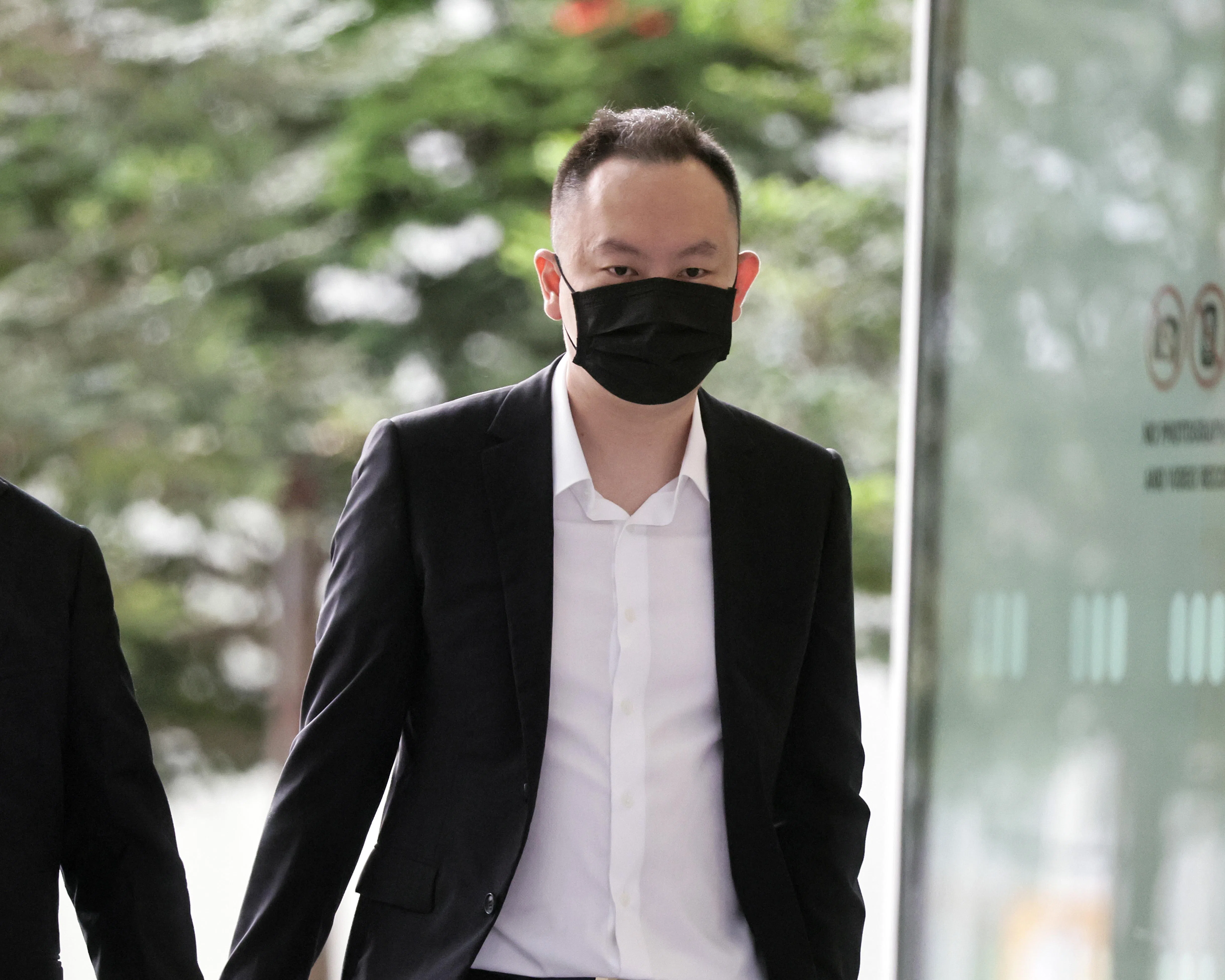 被告洪伟宏被指协助狱友尤索夫向狱警行贿。（海峡时报）