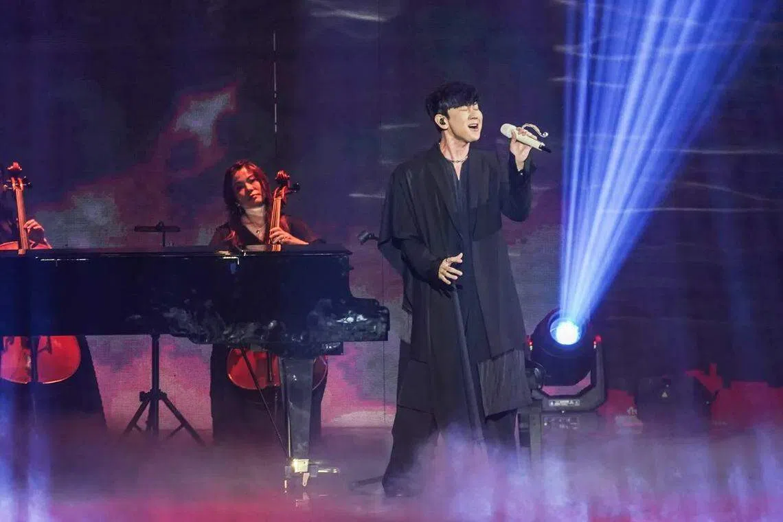 林俊杰以表演嘉宾身份，致敬特别贡献奖得主林秋离。（互联网）