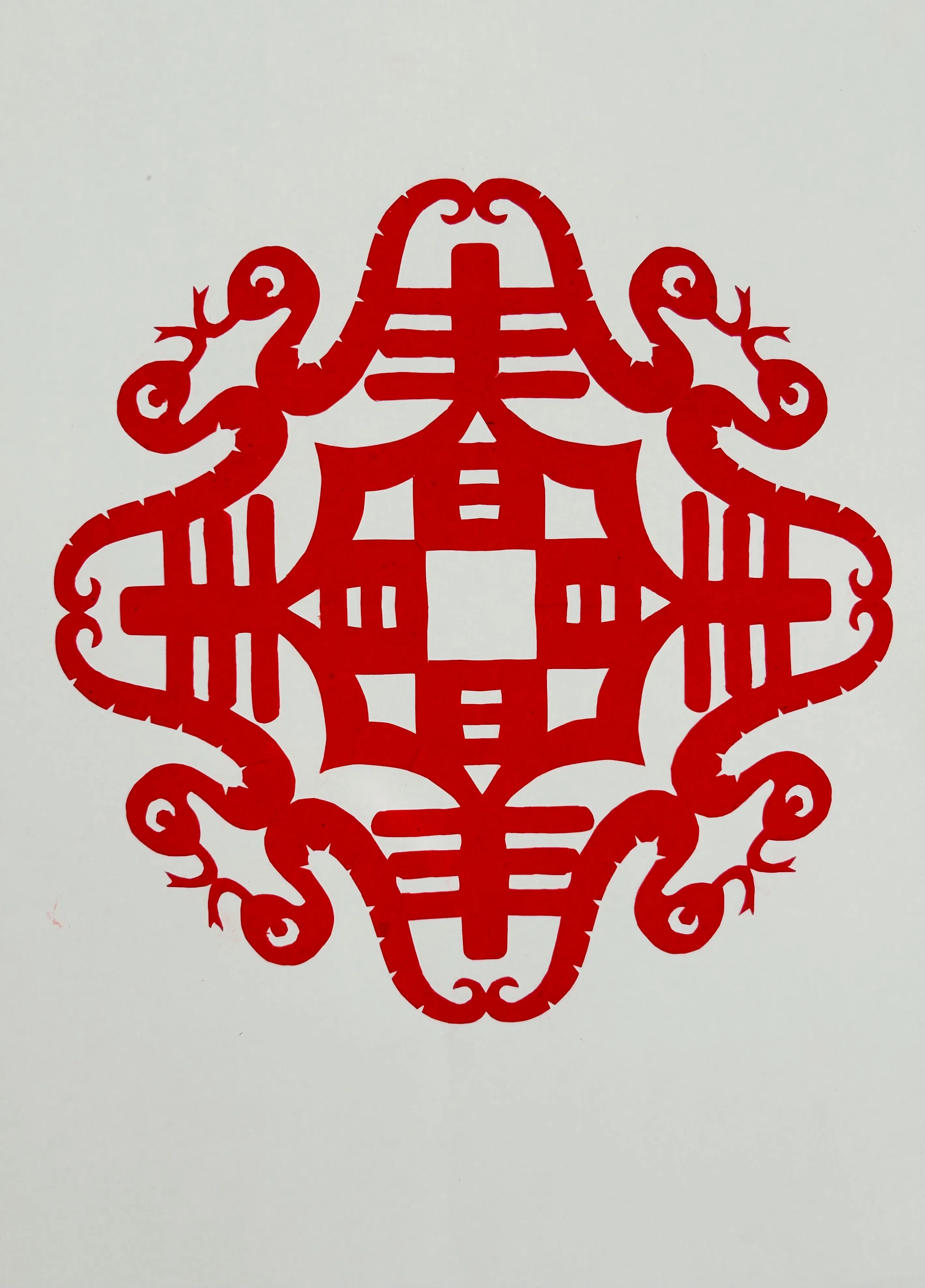 看出这幅剪纸有春有蛇吗？（受访者提供）