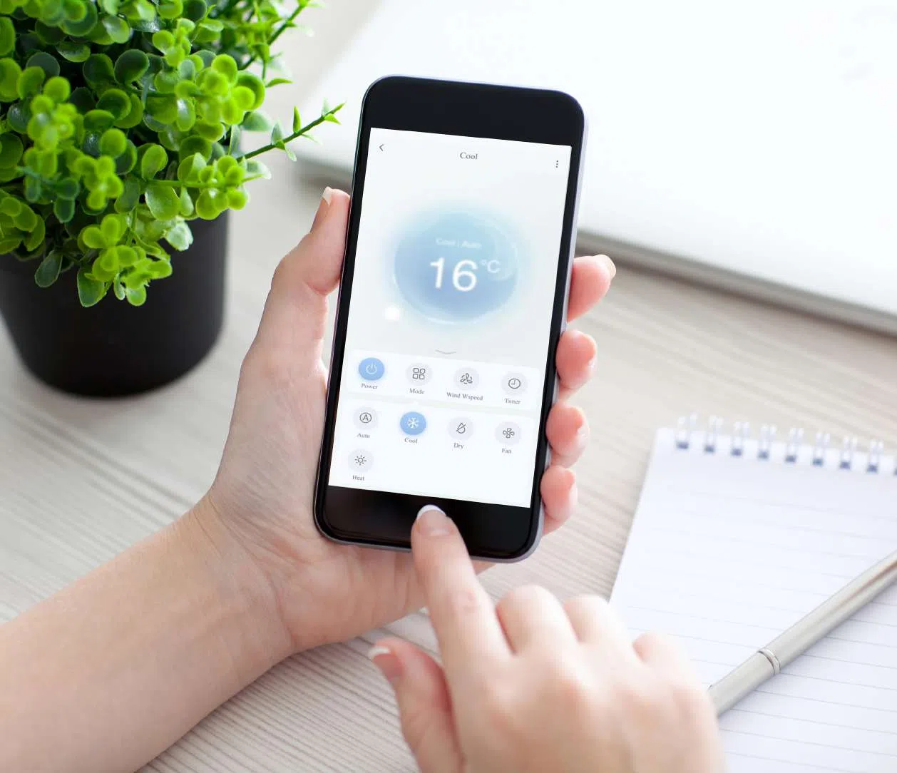 格力冷气机不仅节能效率高，用户也能使用格力智能生活应用，轻松掌控冷气系统。（图/格力电器提供）