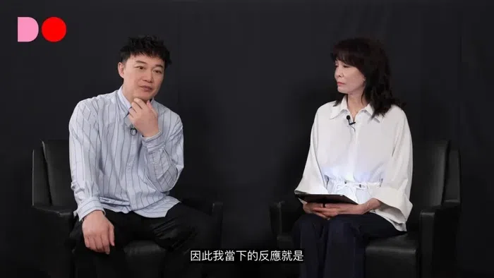 陈奕迅（左）上郑裕玲节目畅聊童年和人生。（互联网）