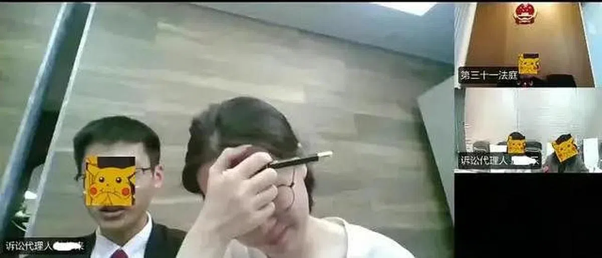 超过百万人上网争看肖战的黑粉样子。（视频截图）