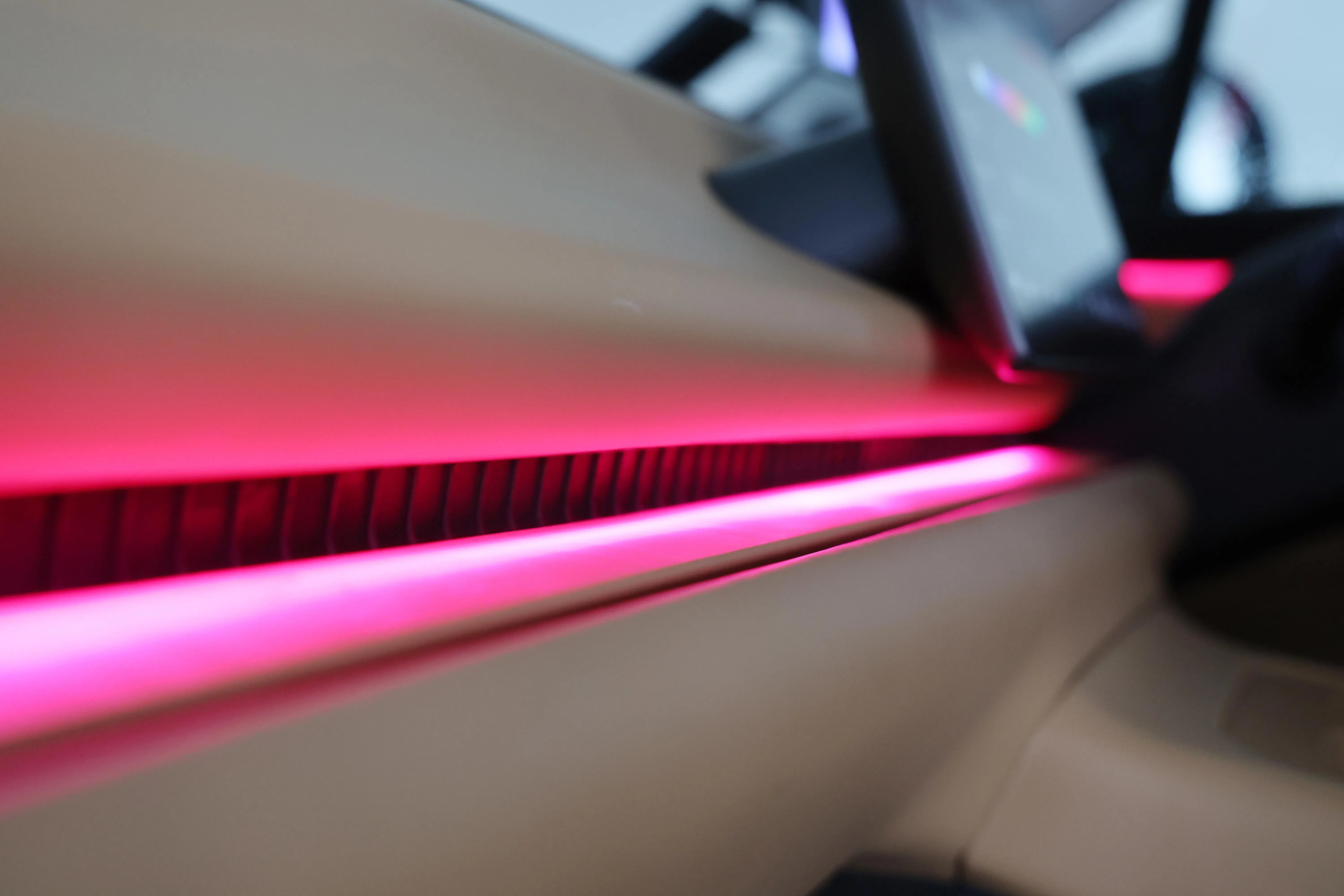 氛围灯可根据个人喜好自由调节。（唐家鸿摄）