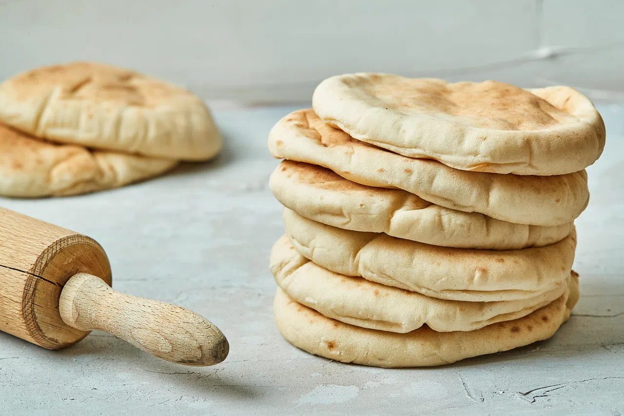 Pita Bakery的招牌食品是扁平圆形皮塔面包。（受访者提供）