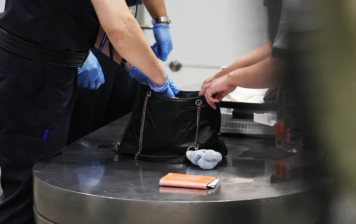 机场招徕旅客带物品回国九涉案外籍人士将被遣返| 联合早报