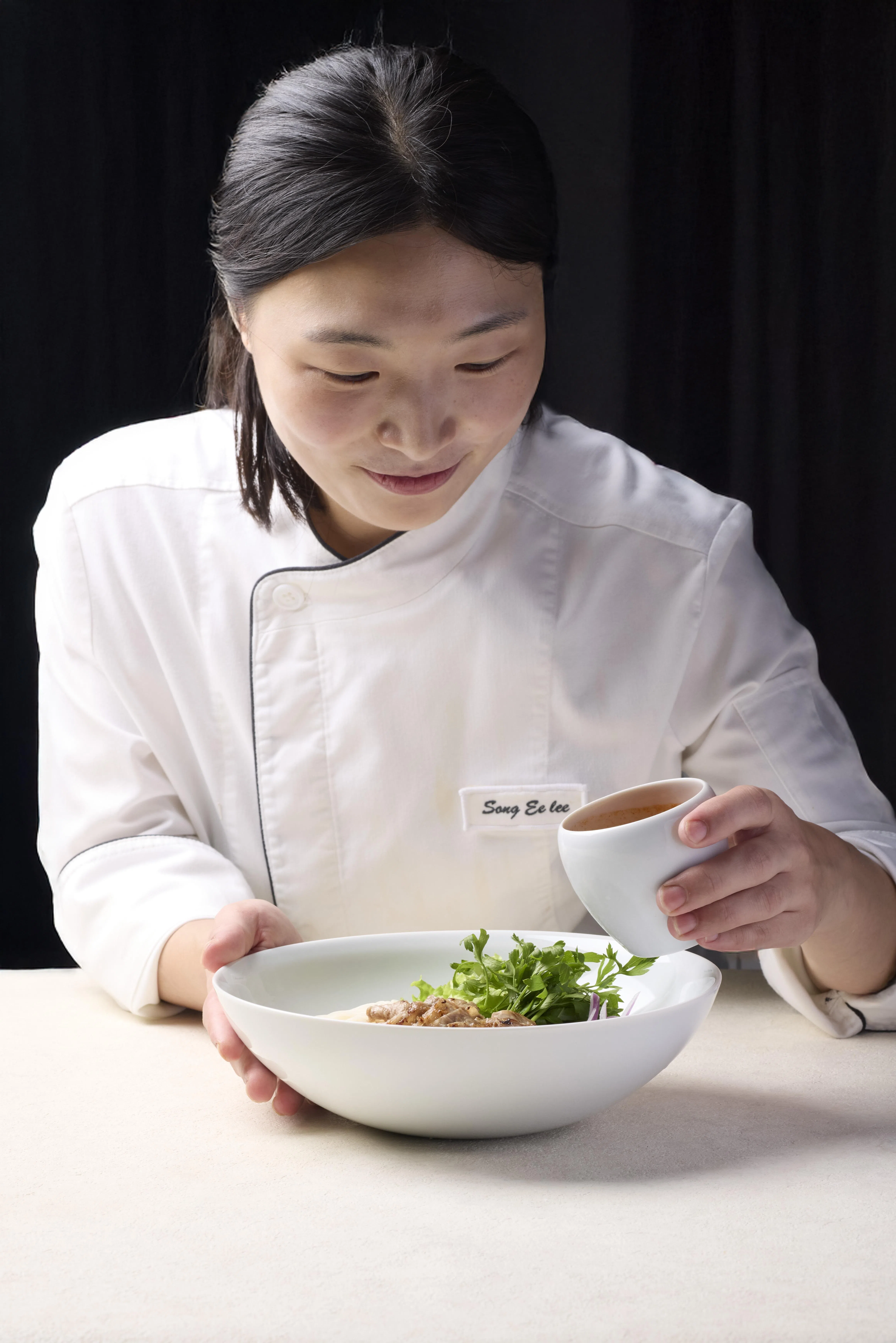 韩式餐馆The House Chungdam主厨Sandy E. Lee说，冰大麦茶和甜米露也是韩国家庭的常备饮料。（餐馆提供）