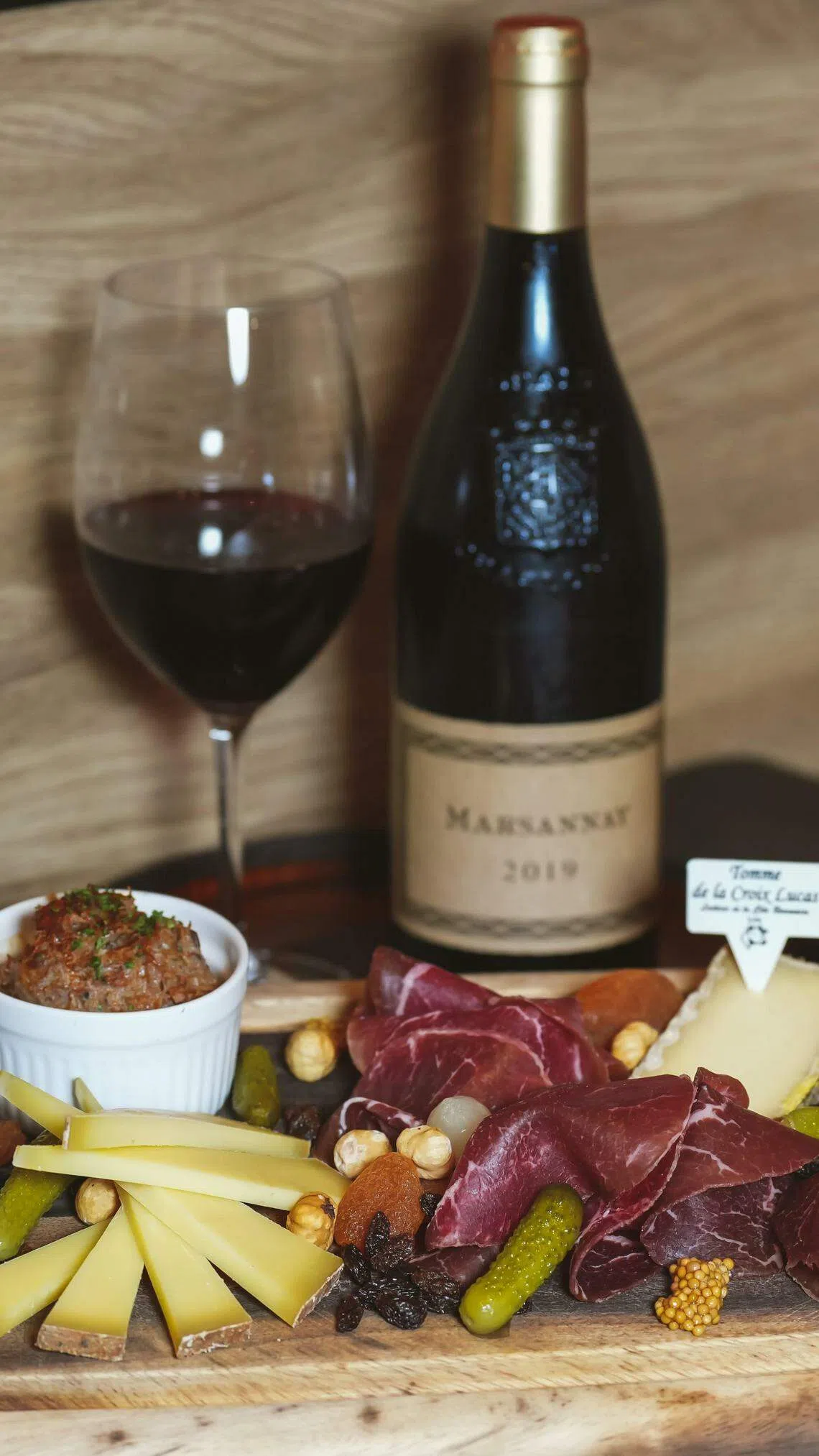 周二至六下午3时起，在Boeuf点芝士或冷肉拼盘，酒类可享15％折扣。（餐馆提供）