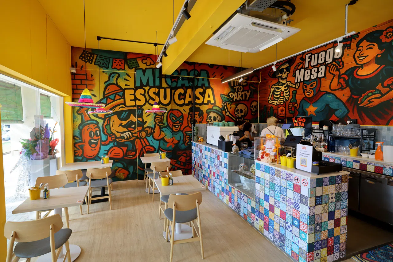 开在组屋楼下的Fuego Mesa，让食客以大众化价格享用兼具美味与创意的墨西哥式料理。（龙国雄摄）