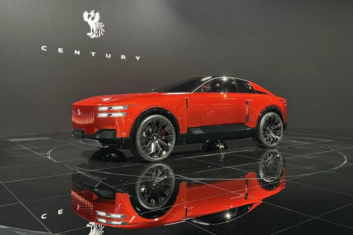 Century展出双门Coupe豪华轿跑，气派非凡。（黄少伟摄）