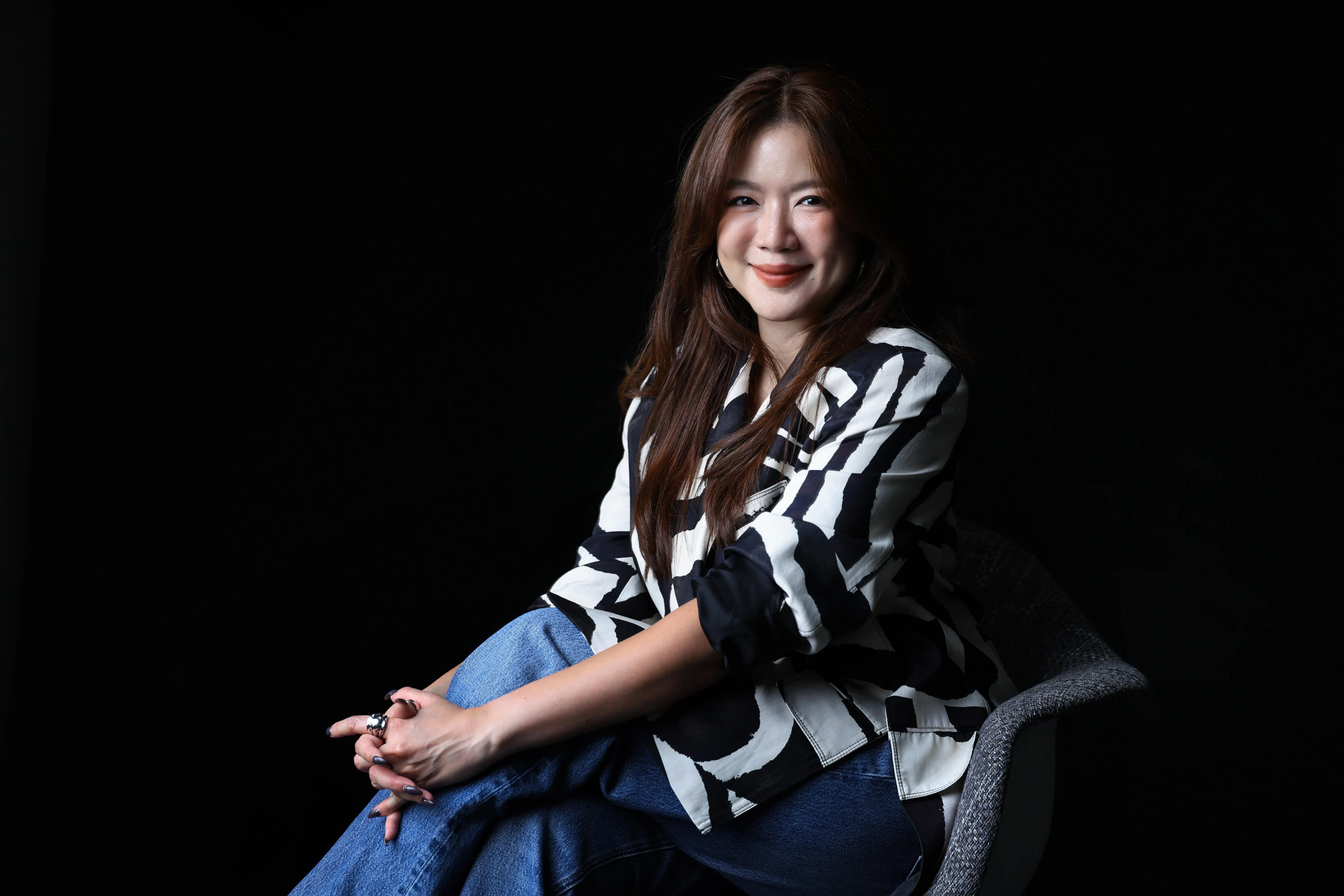 瑞恩在摆脱抑郁症之后，选择分享自己的经历，以帮助面对同样困扰的人。(首饰 : Thing In Itself） （龙国雄摄）