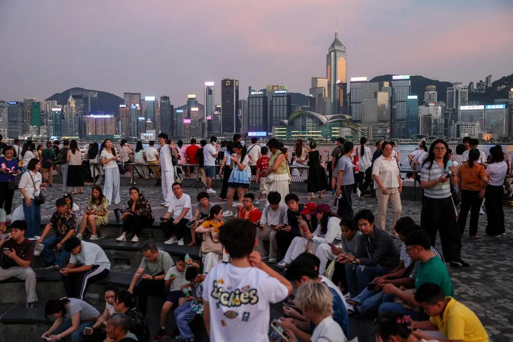 香港旅游业复苏 8月访港旅客创疫情后单月新高
