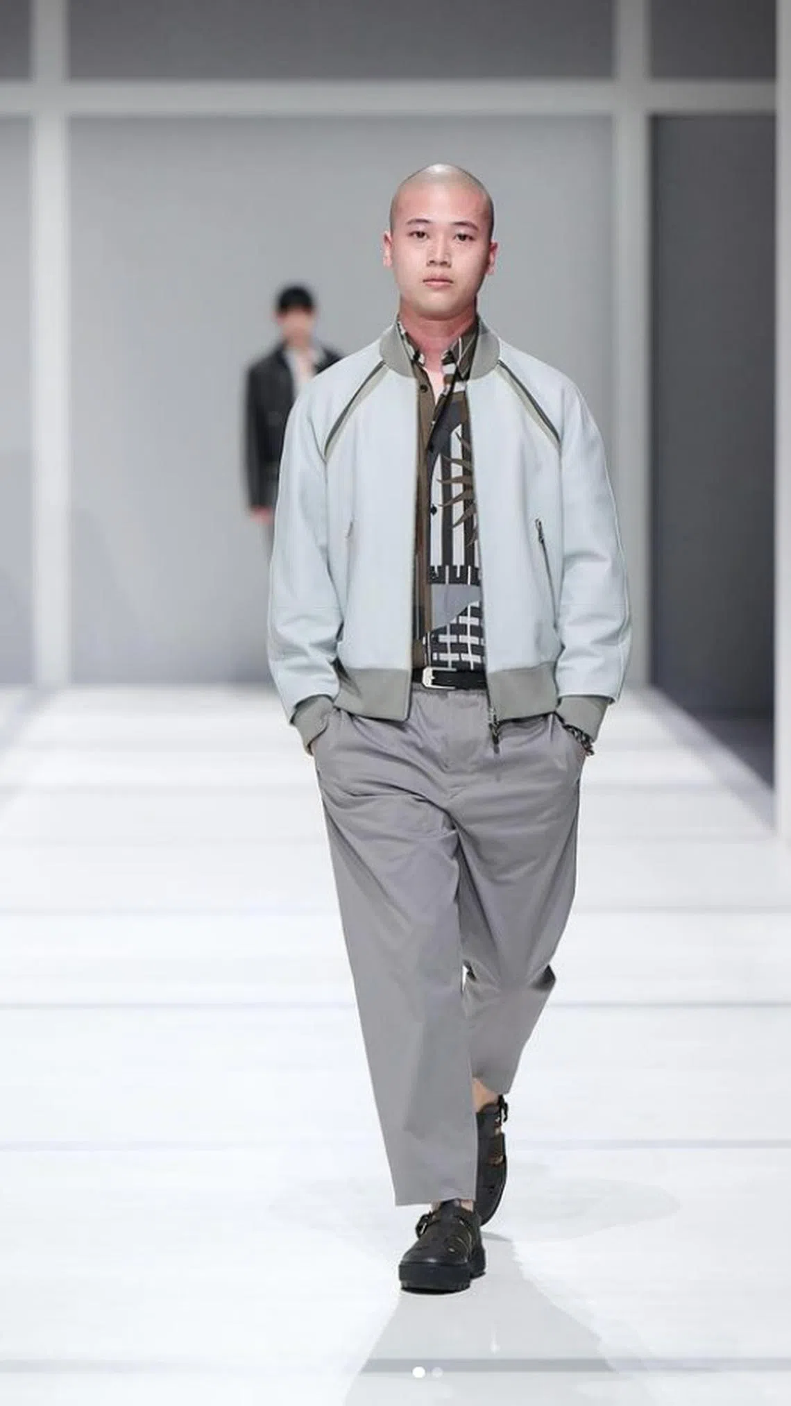 刘禾森在上海为爱马仕2024年夏季男装走秀，他认为这样的跨界合作能丰富生活体验。（取自IG）