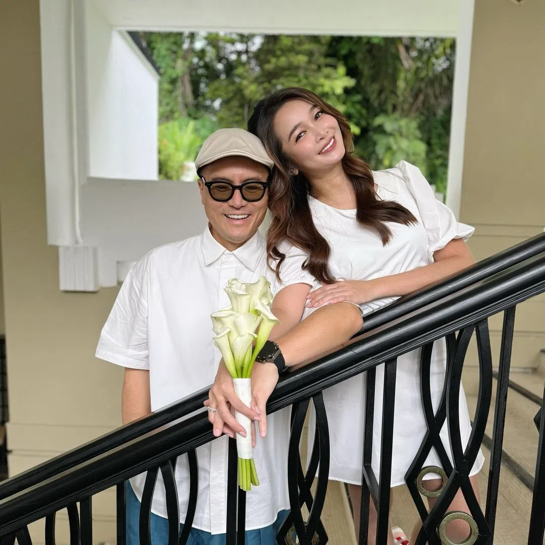 李铭忠（左）曾告诉早报，在他收入不稳定的日子里，女友从未给他任何压力。（取自李铭忠IG）