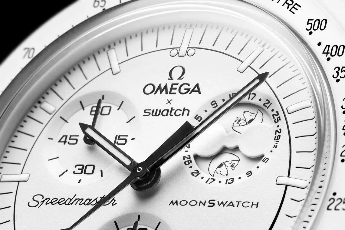 腕表有三大吸引藏家元素；纯白、月相功能，以及史努比形象，预料将再度掀起抢购热潮。（斯沃琪提供）