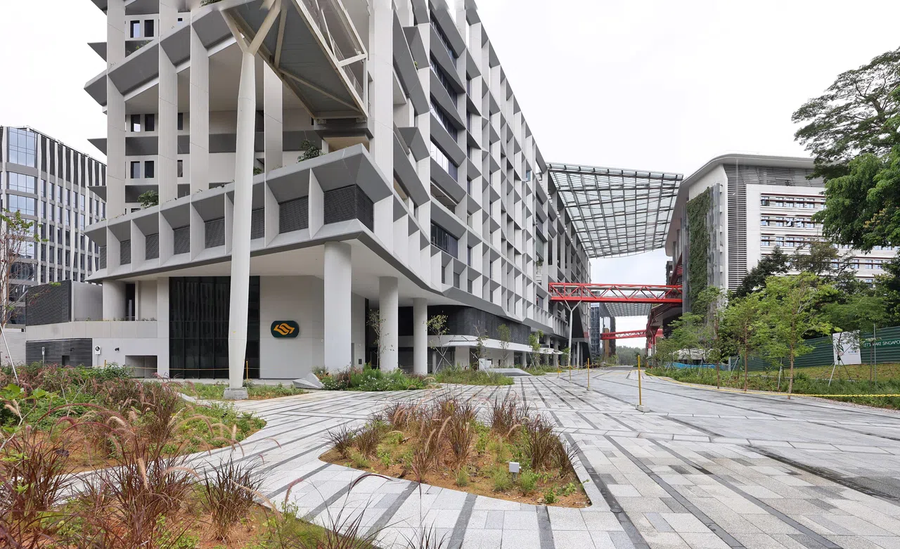 榜鹅海岸站本来计划在2023年竣工，但建筑进度受冠病疫情拖缓。新捷运今年8月接手榜鹅海岸站，进行测试。（唐家鸿摄）