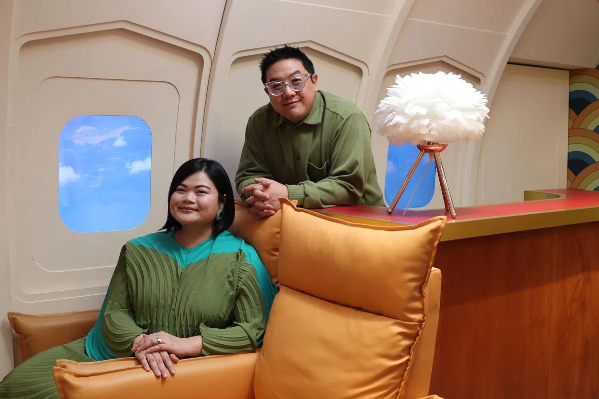 Absurdities餐馆是由夫妻档方诗（左）与黄德明共创。（关俊威摄影）