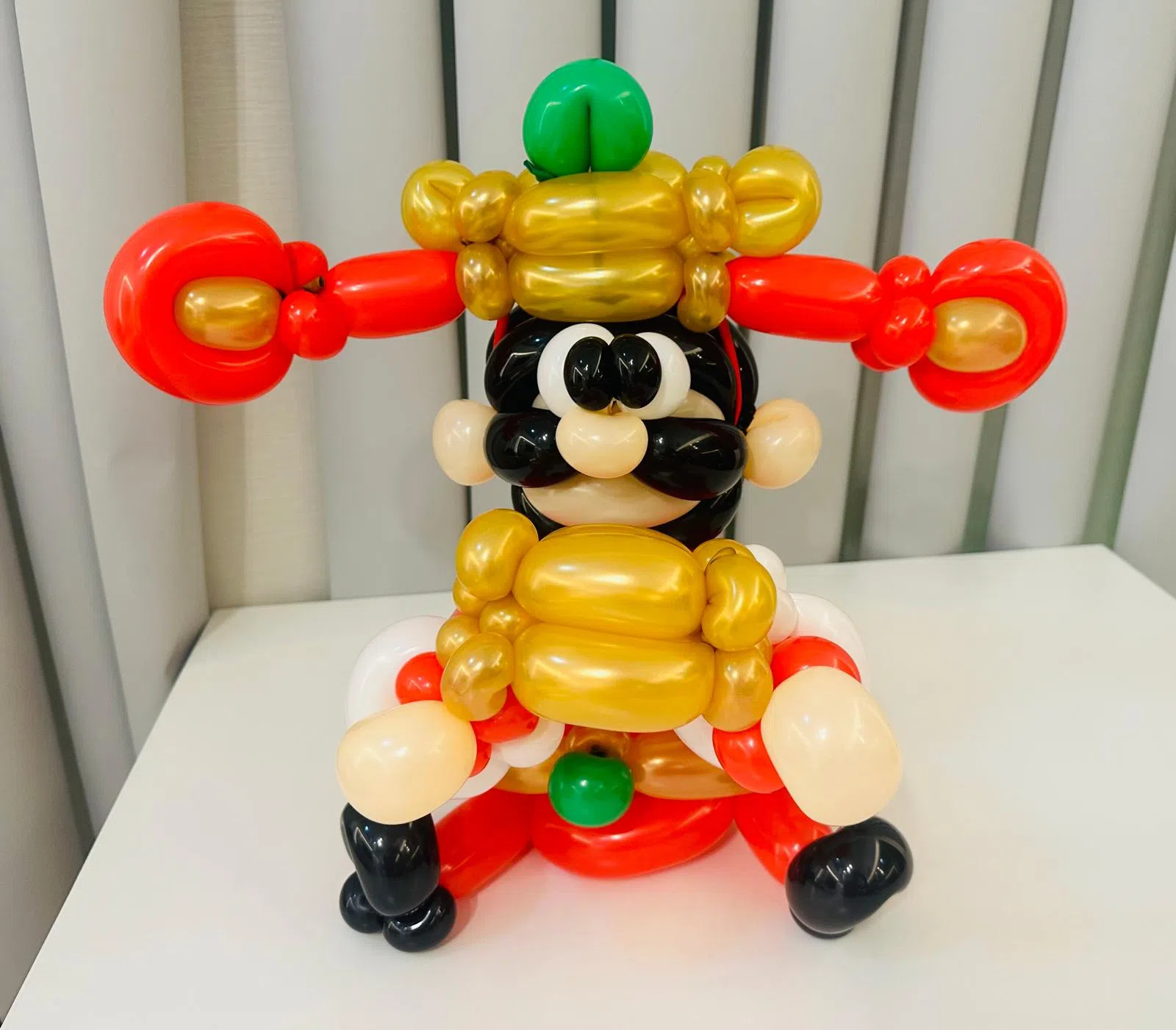 Q版财神爷充满喜气。（受访者提供）