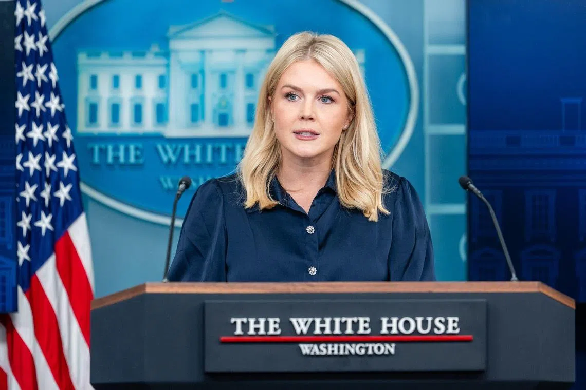 白宫新闻秘书利维特7月31日说，美国贸易团队正在讨论各国的关税税率，特朗普将于当天下午或晚上签署行政令，确立这些进口税的税率。（彭博社）