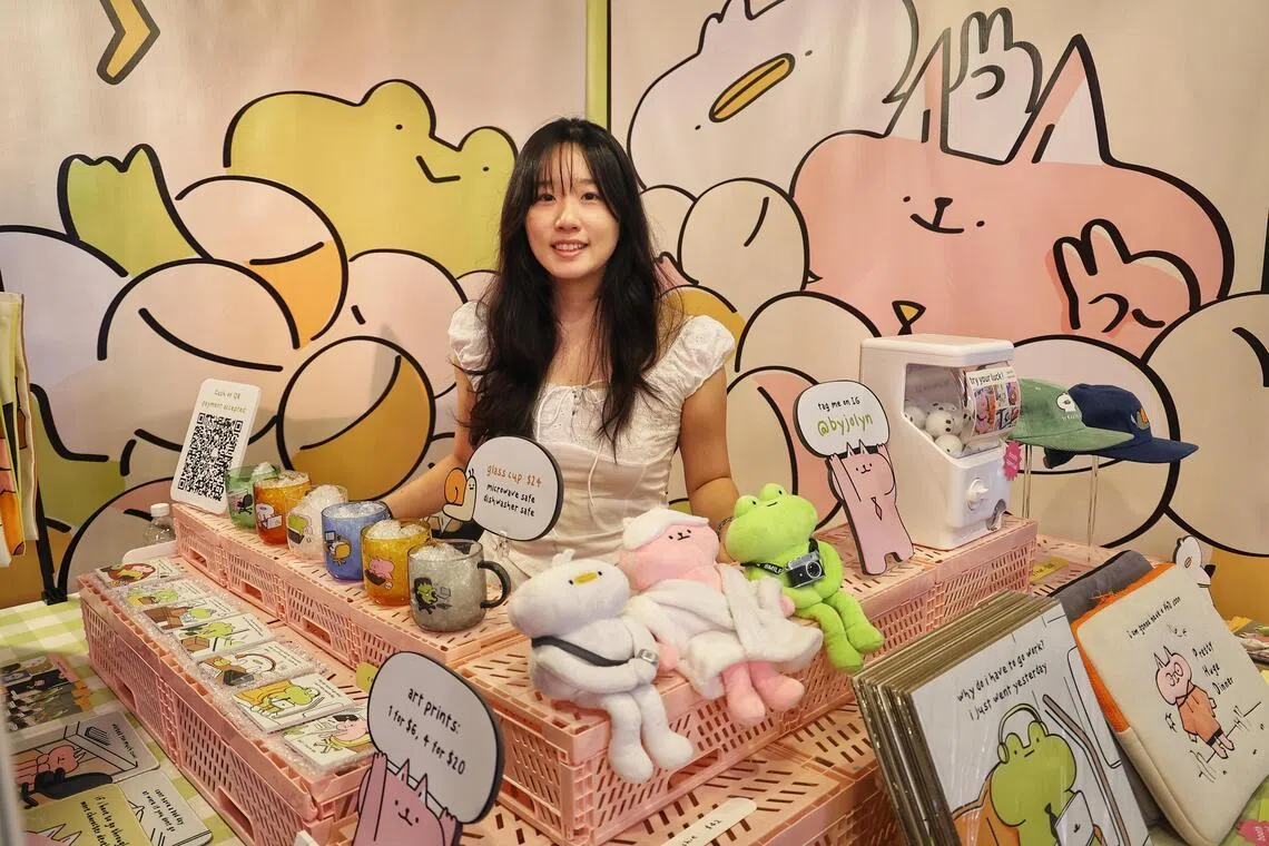 32岁的设计师江淑莉三年前自创品牌Breadlosers，拥有多个自己设计出来的IP，造型慵懒有趣。她生产的产品包括衬衫、鼠标垫、杯子和玩偶等。（萧紫薇）