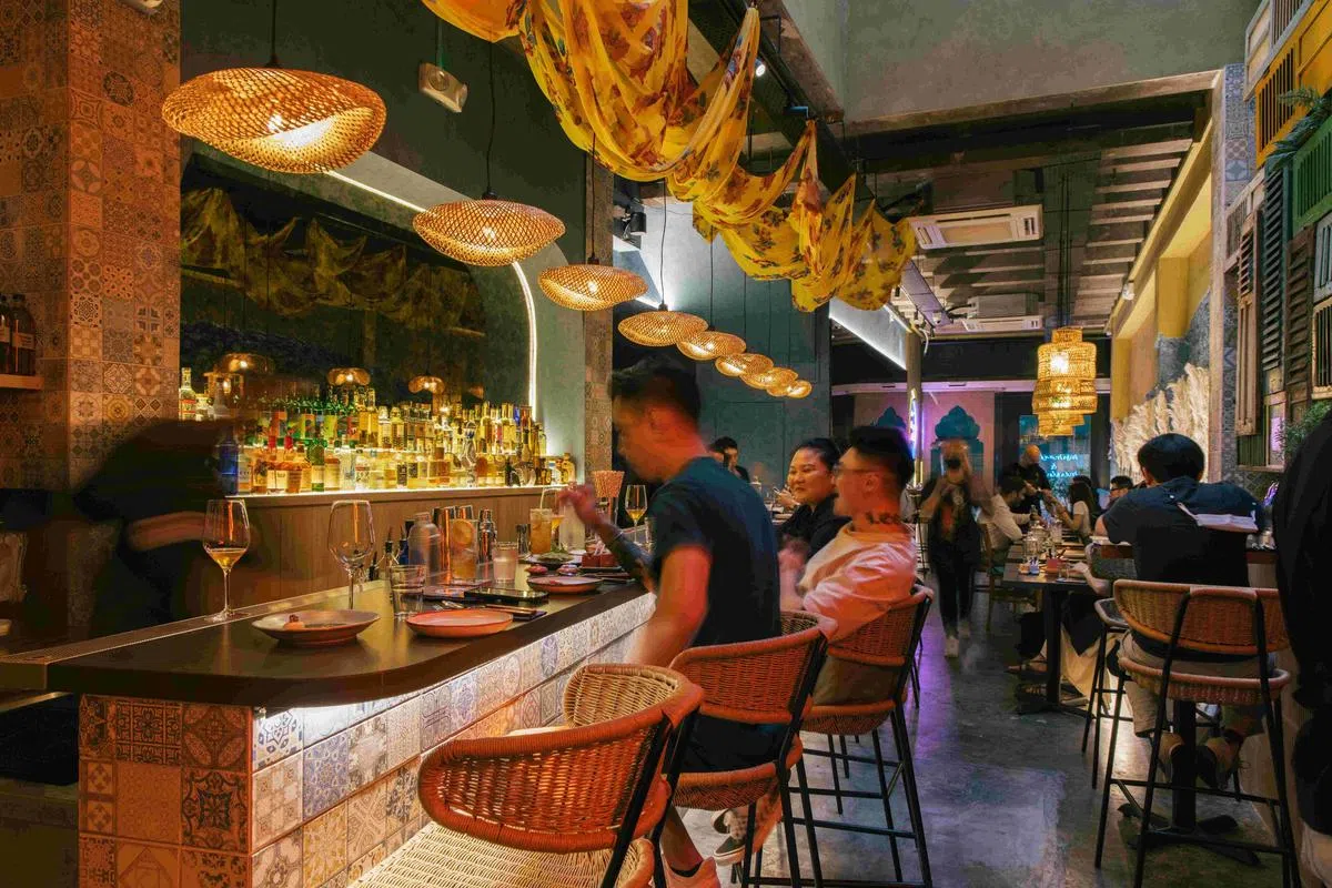 名厨阿南德先在新加坡举办限时餐饮活动，再把自家的休闲餐馆概念Ms Maria & Mr Singh餐馆引进新加坡。（餐馆提供）