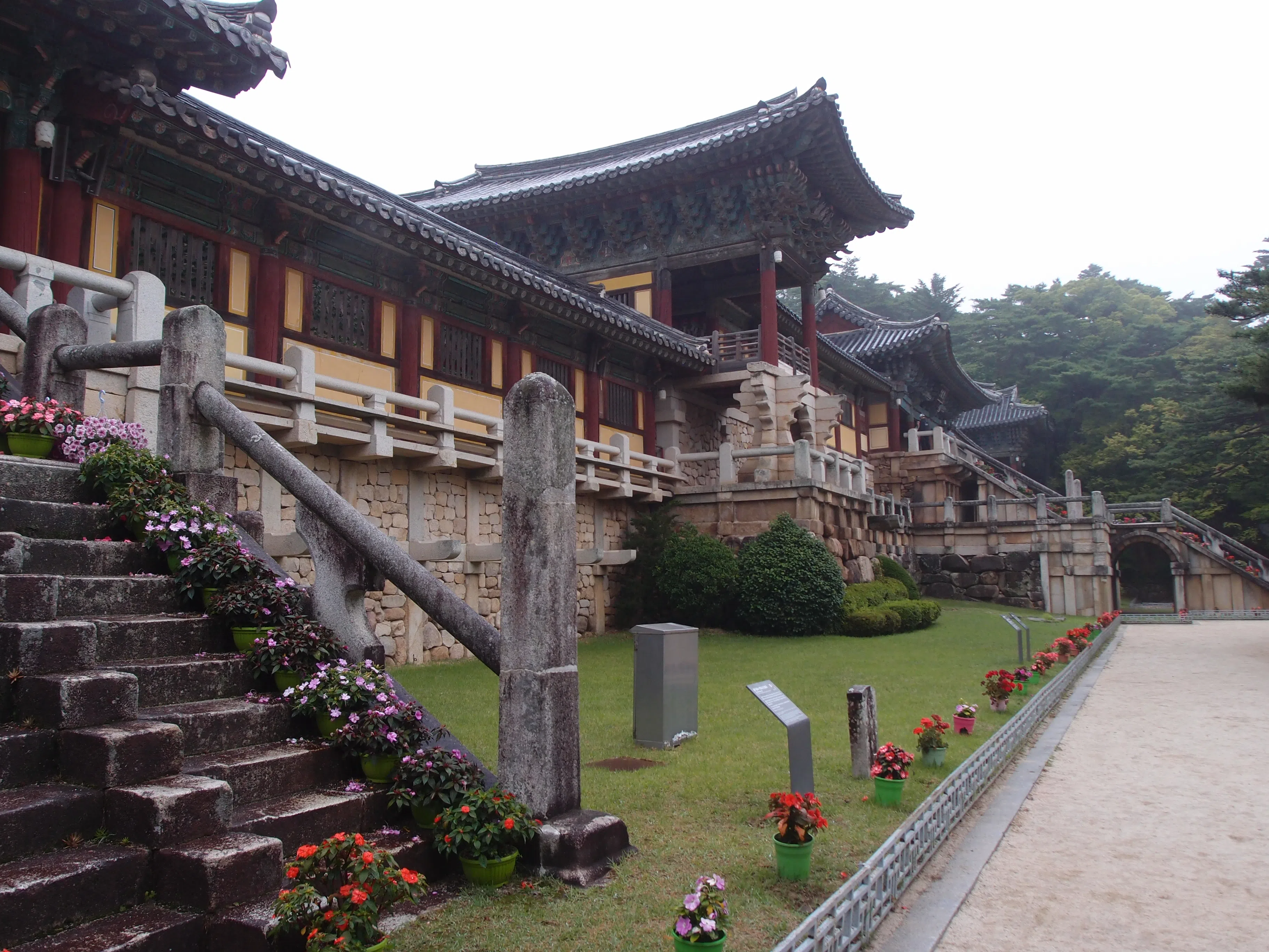 拥有千多年历史的佛国寺。（小黛摄）