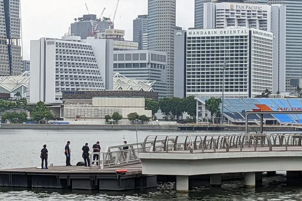 男子溺水亡 滨海湾浮动舞台附近今早发现浮尸 | 联合早报