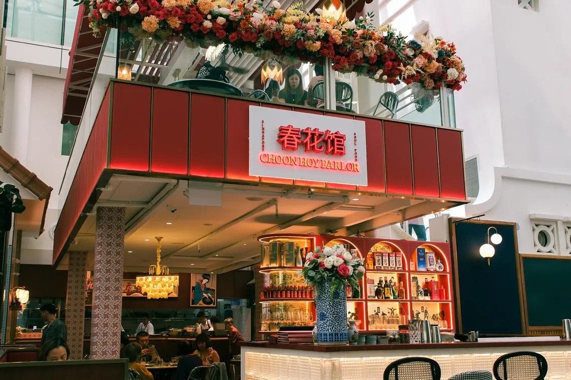 春花馆主打新加坡菜，装潢设计带复古风，一些食物摆盘颇有巧思。（餐馆提供）