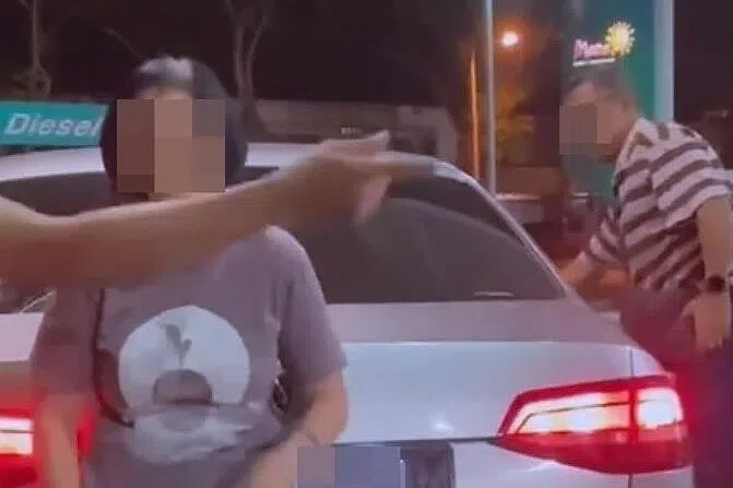 涉嫌掩盖新加坡车牌添补贴汽油 夫妇向古来警方投案