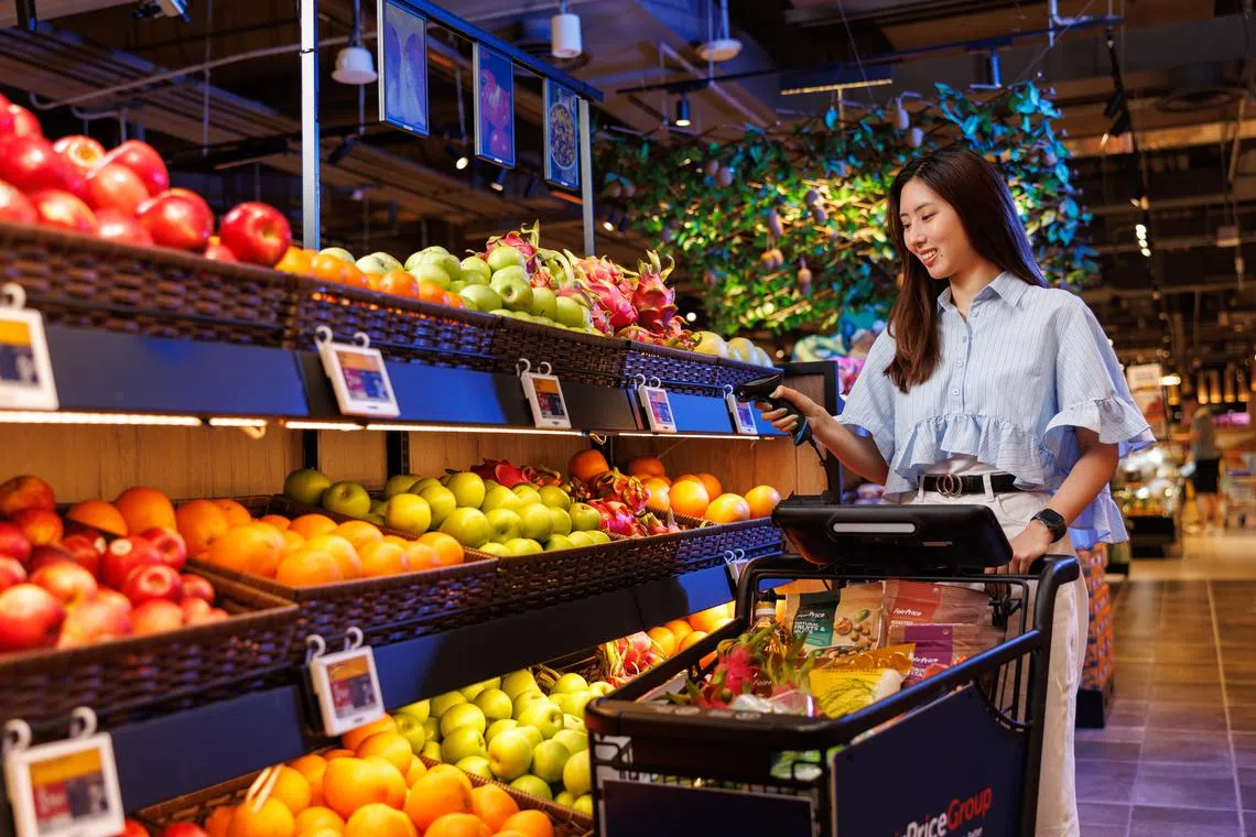 平价集团总裁韦朴说，在推出了智能购物车后，预计需要半年到一年时间观察顾客的使用体验。（平价集团提供）