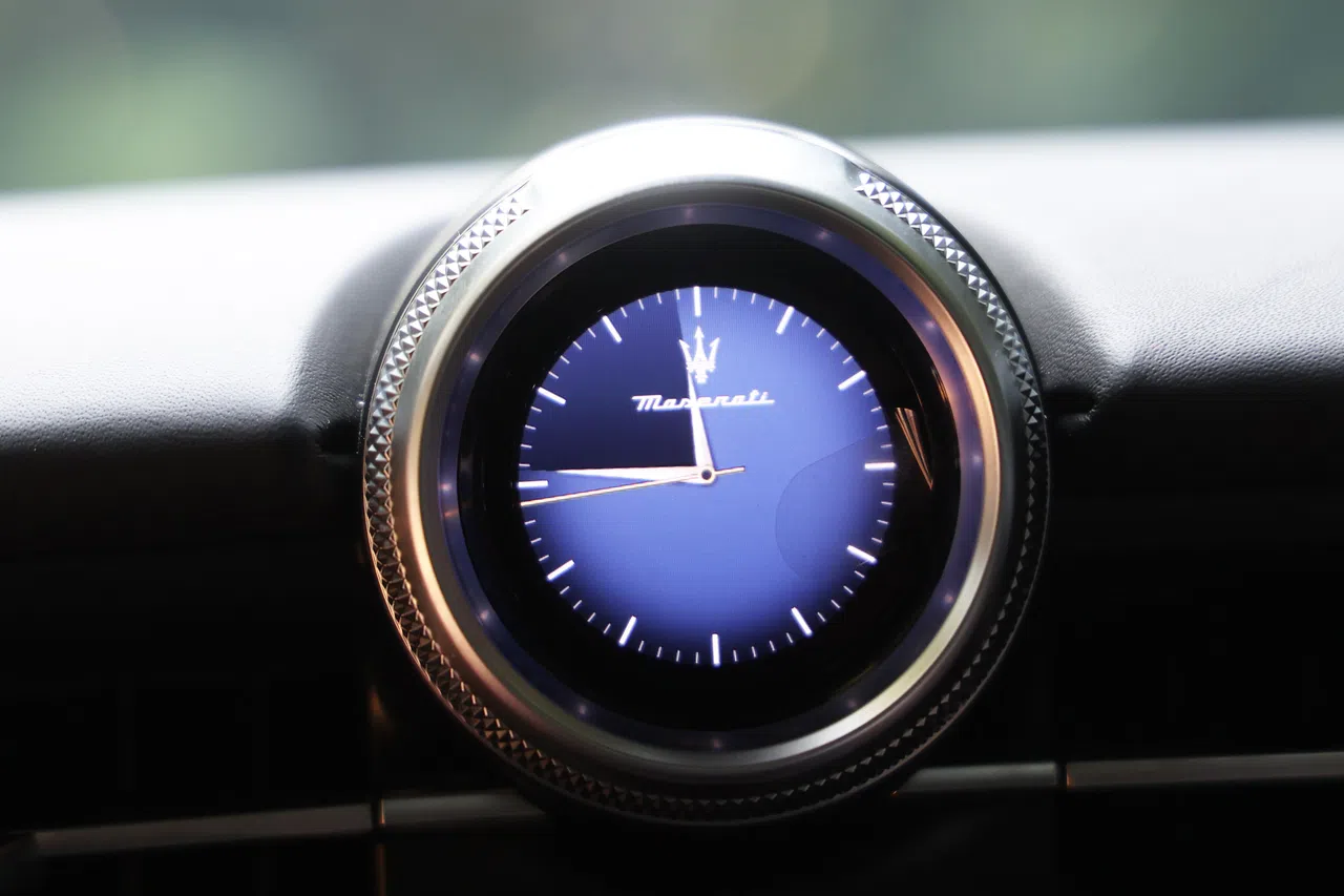 玛莎拉蒂以电子时钟取代传统机械时钟。（蔡家增摄）