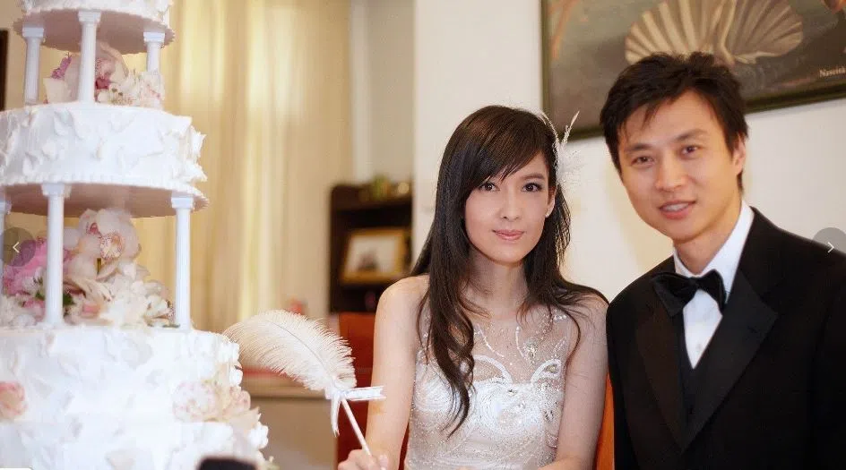 倪震（右）当年背叛“玉女掌门人”周慧敏而被粉丝骂爆是渣男。（互联网）