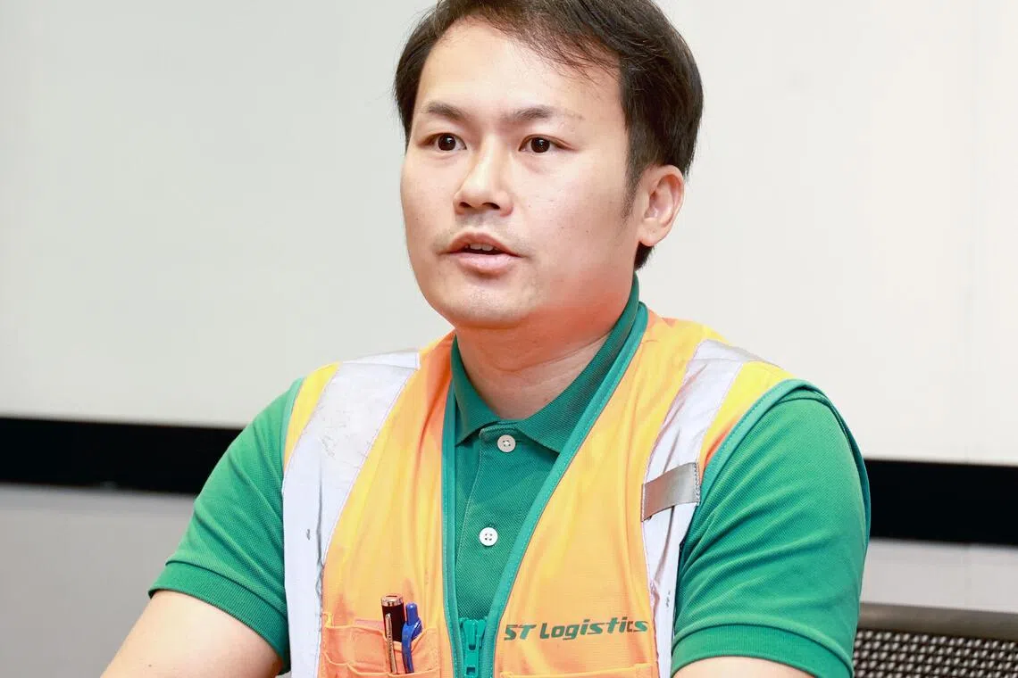 新科物流安全及永续发展副经理黄永祥接受《联合早报》记者采访。（周国威摄）
