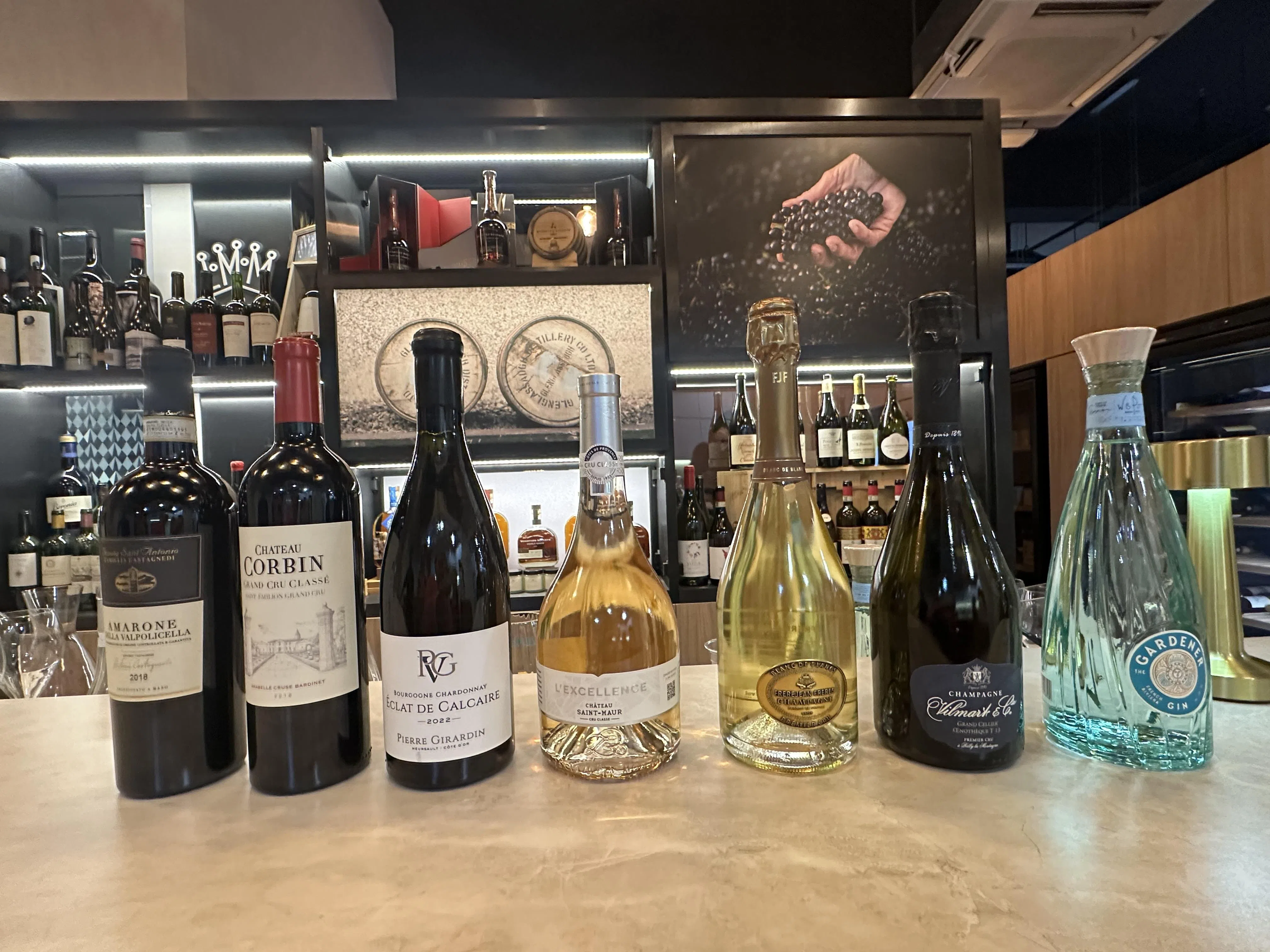 “2024美酒佳肴”漫步品酒可品尝到的一些酒款。（黄向京摄）