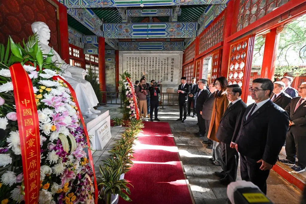 郑丽文继续大陆行 赴孙中山衣冠冢行礼